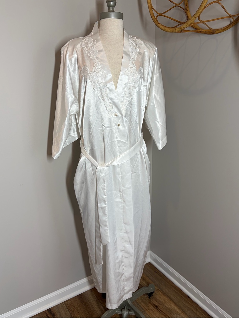 vintage California Dynasty romantic bridal boudoir white satin robe